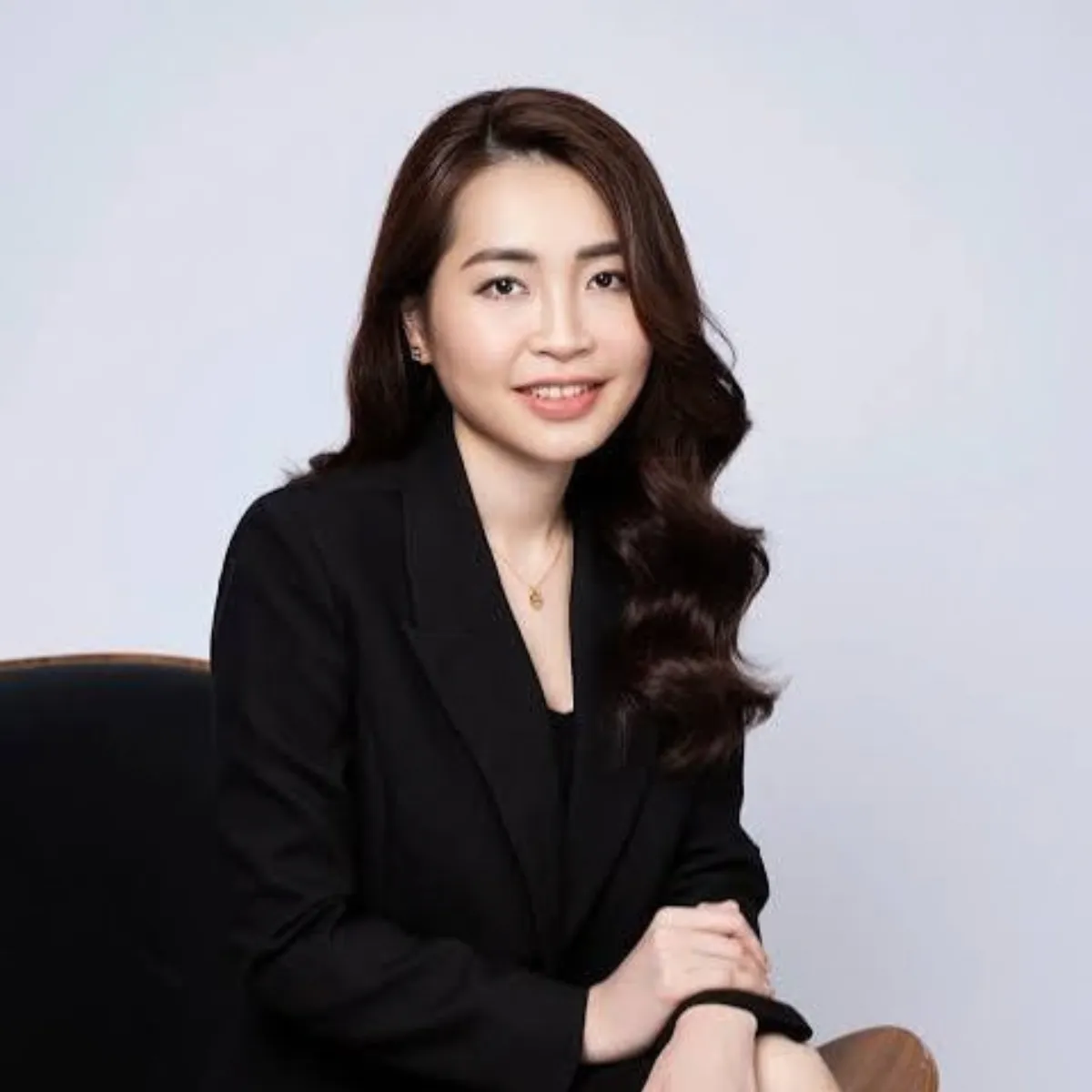Khách hàng được tư vấn mua xe cho gia đình