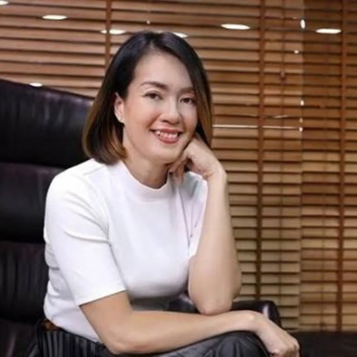 Khách hàng được tư vấn mua xe tại Hà Nội