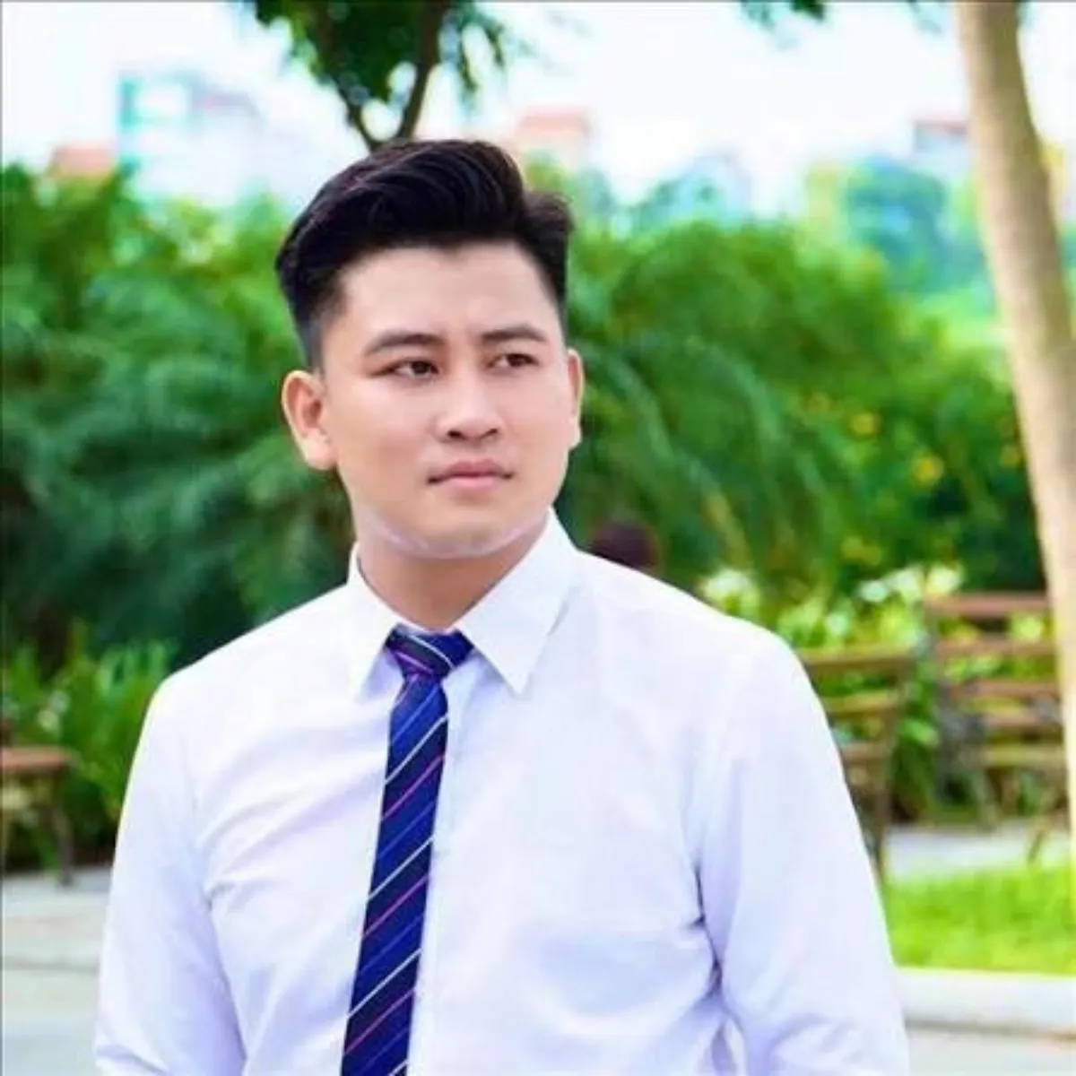 Khách hàng được tư vấn mua xe trả góp